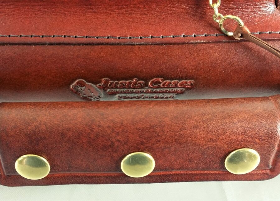 Justis 2x4 "The Christmas Case" - Image 4